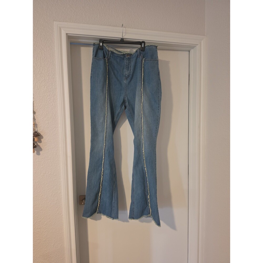 Hot Topic Women's Flare Jeans with Raw Hem Sz 17